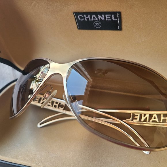 100% authentic CHANEL Sunglasses - Picture 1 of 17